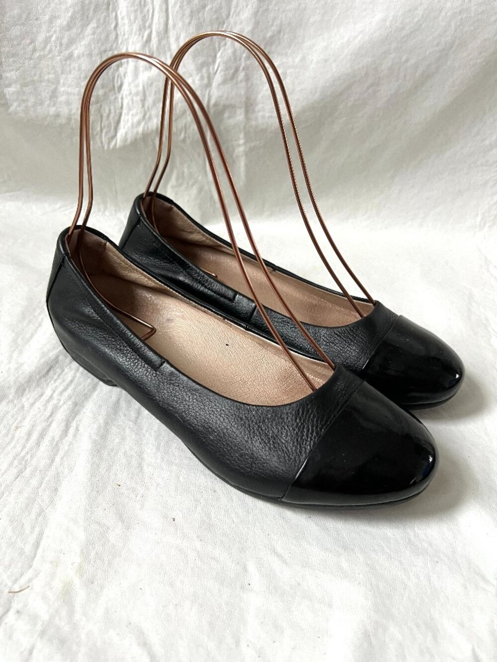 Dansko ballet flats Lisanne 38 7.5 8 black leather cap toe slip on hidden heel